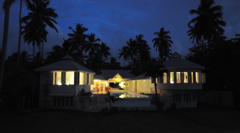 Beachfront Investor's Villa Tabiki