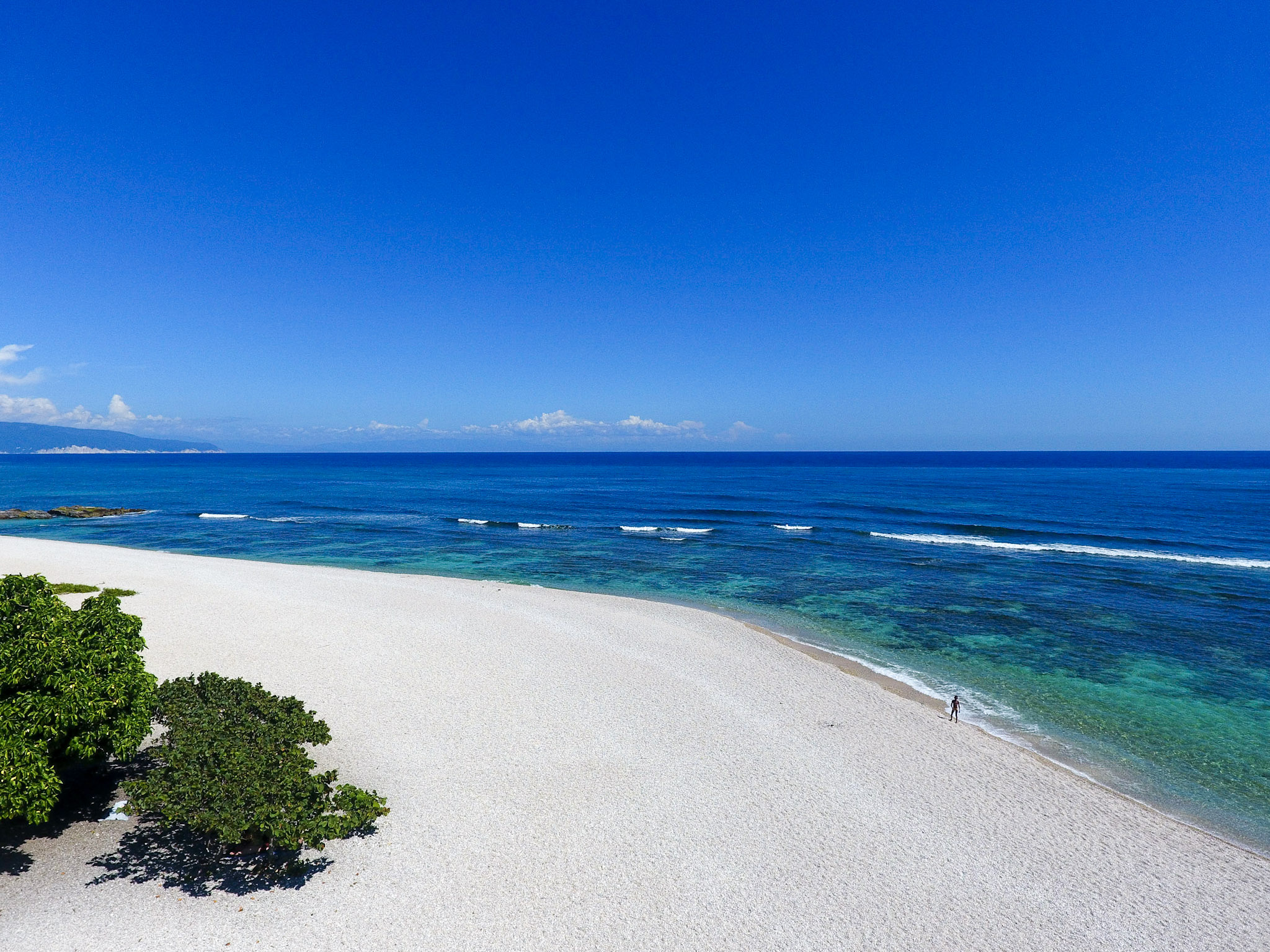 Beachfront 25,000m2 parcel for Sale at Playa El Quemaito, Barahona