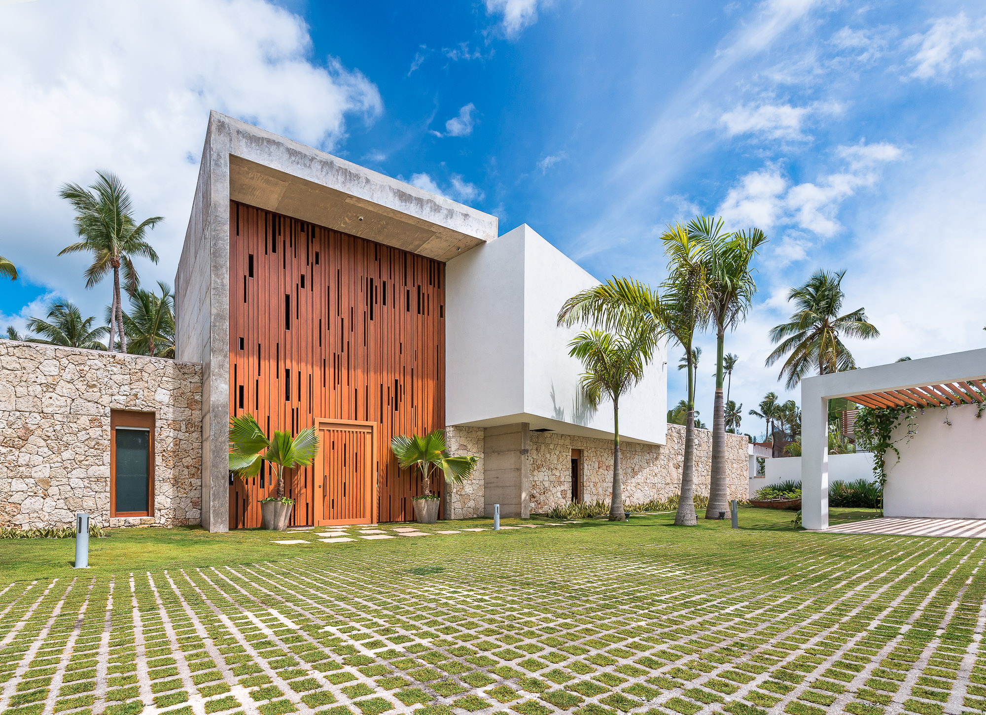 Villa Lulú – An arquitectural Jewel at Portillo Beach, Samaná – Provaltur