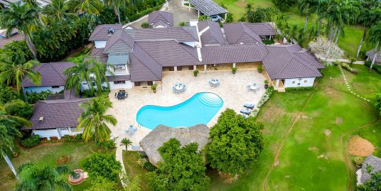 Expansive and Exquisite Large Family Villa with 7000m2 of Gardens